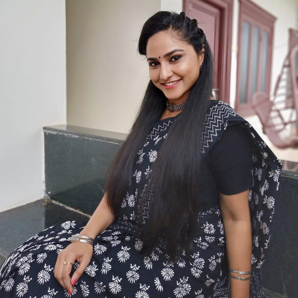 Zee Telugu Tv Anchor Kasi Annapurna In Black Saree Blouse